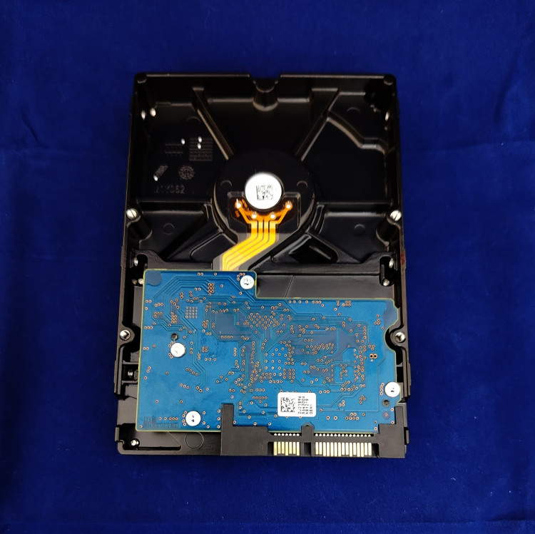 Жесткий диск Hitachi HDS721050DLE630 500 Гб, 32 МБ, 7200 об/мин.
