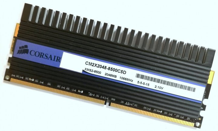 Corsair 2GB 1066MHz CL5 (CM2X2048-8500C5D)