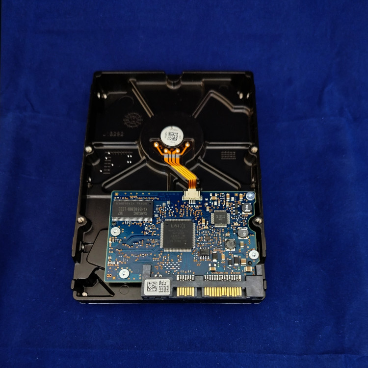 Жесткий диск HGST hds721050cla662, 500 Гб, 16 МБ, 7200 об/мин.