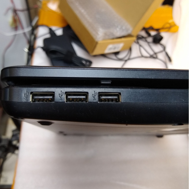 Ноутбук Sony VAIO VPC-EC1S1R , 17.3" 1920x1080, Intel Core i5 2.4 ГГц, RAM 4 ГБ, HDD 500 ГБ, ATI Mobility Radeon HD 5650, Win10, черный