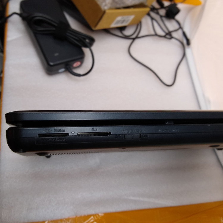 Ноутбук Sony VAIO VPC-EC1S1R , 17.3" 1920x1080, Intel Core i5 2.4 ГГц, RAM 4 ГБ, HDD 500 ГБ, ATI Mobility Radeon HD 5650, Win10, черный